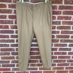 NWT Men’s Haggar Classic Fit Cotton Khaki Pants Size 42x30